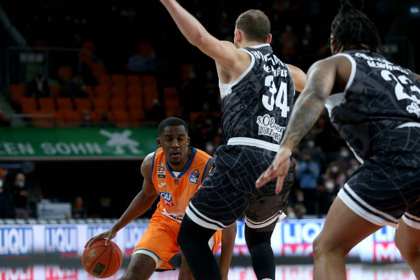 险胜马刺 险胜马刺